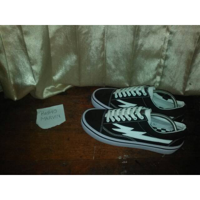 Word Division Classic Black White.