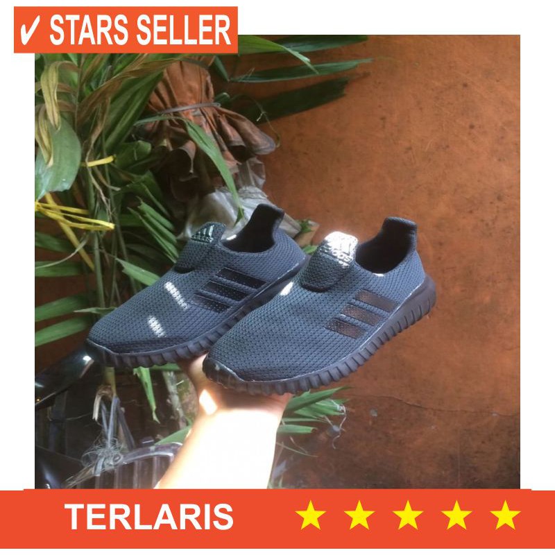 BUAT WANITA SEKOLAH WISUDA KULIAH MAHASISWI PUTIH POLOS PP/ Sepatu Nike slop untuk anak-anak cowok