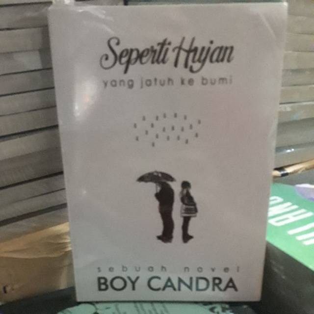 NOVEL SEPERTI HUJAN - BOY CANDRA ( BEKAS )
