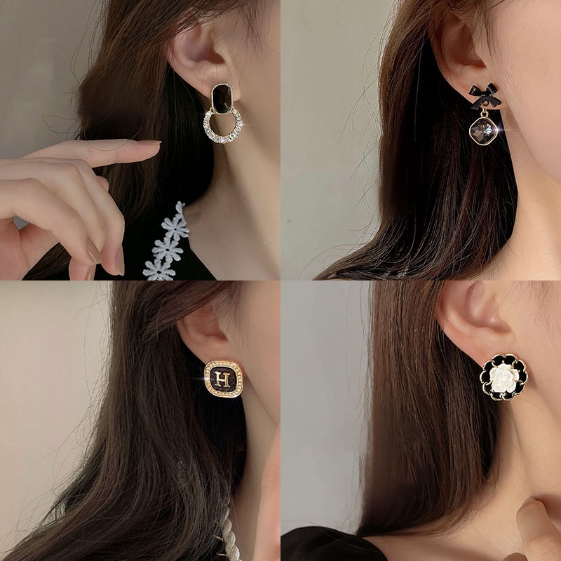 Anting Stud Bahan Logam Aksen Mutiara Dan Batu Permata Gaya Korea Untuk Wanita