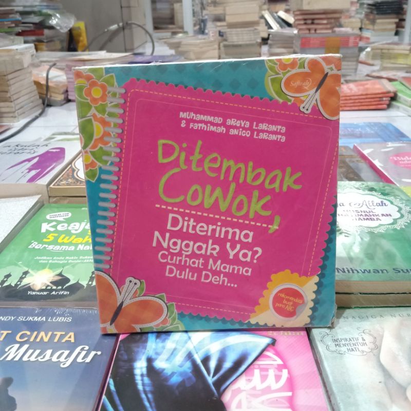 Obral buku bacaan islami murah // novel Islami // motivasi // pengetahuan // umrah // dzikir // Mekah // shalat // ensiklopedia Islam //-Di tembak cowok