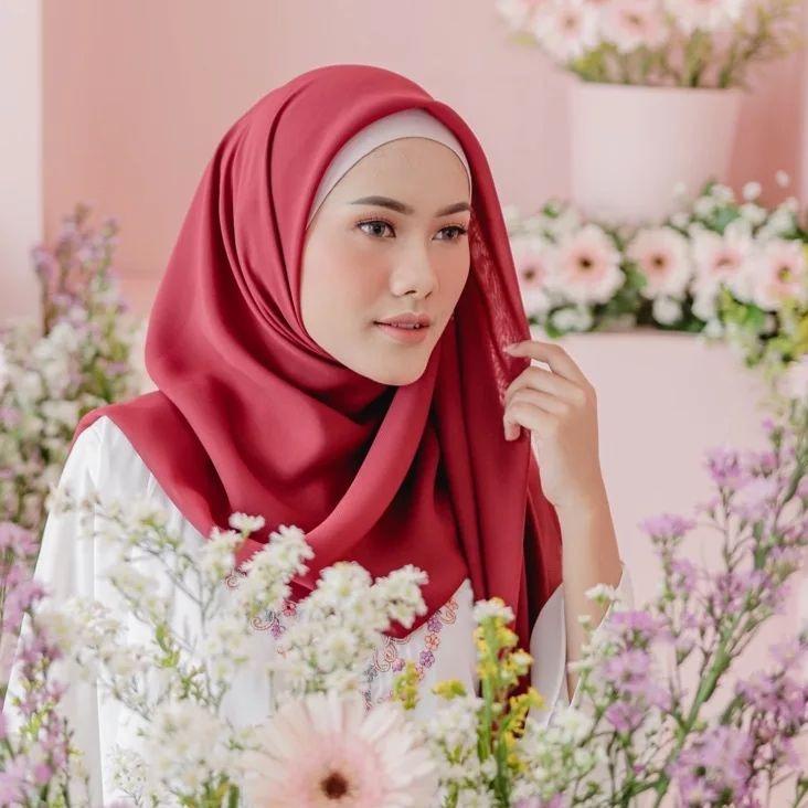 Best Seller hijab segi empat BELLA SQUARE bahan pollycotton premium warna pink fanta / fuschia