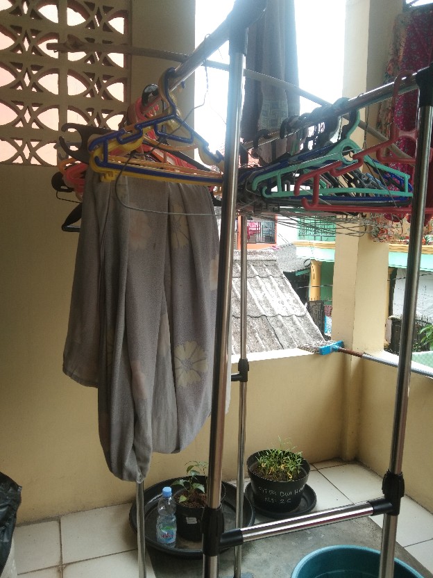 Stand Hanger Double Gantungan Baju Portabel Multifungsi 4 Roda