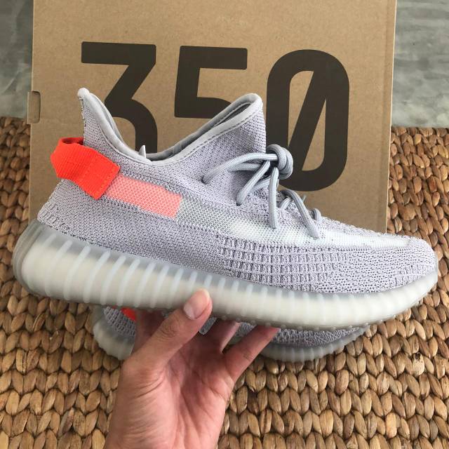 SEPATU ADIDAS YEEZY BOOST 350 V2 TAIL LIGHT