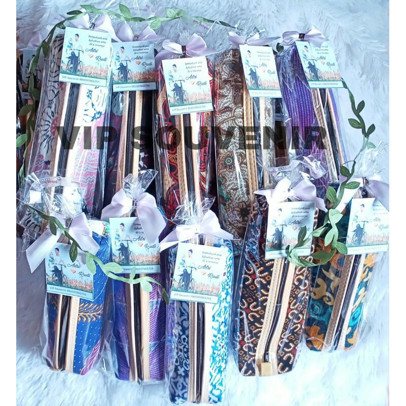 

(vip)souvenirpernikahan/kotak pensil/kotak makeup/pouch batik