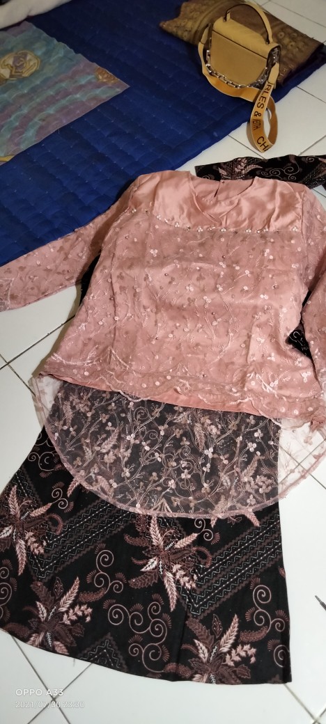 Batik Couple Kebaya Set Ayudia Tunangan Modern