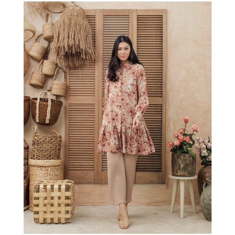 Preloved daisy tunik wearing klamby