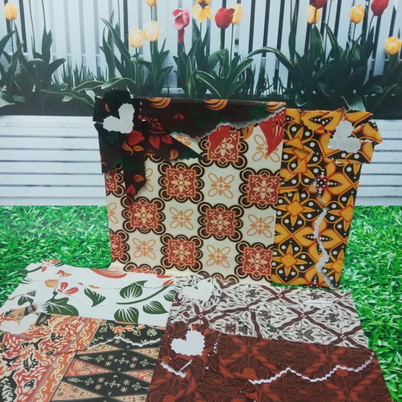 

Bungkus Kado Instan KECIL Kertas Kado Instan KECIL -Model Pita Bunga seri BATIK