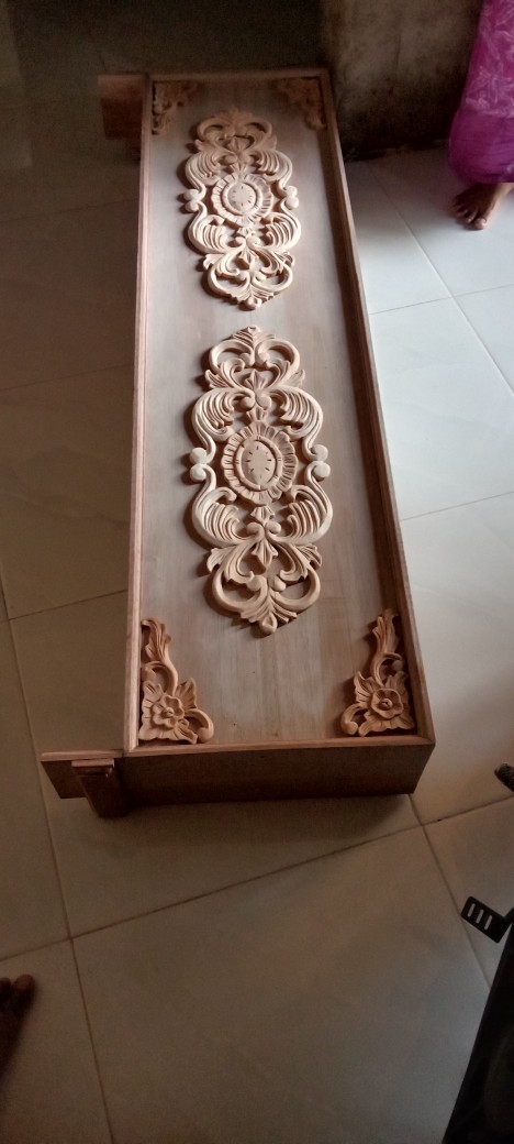 Ukiran Sudut Ornamen Tempel Bahan Kayu Motif Pacul  18 X 9,5cm