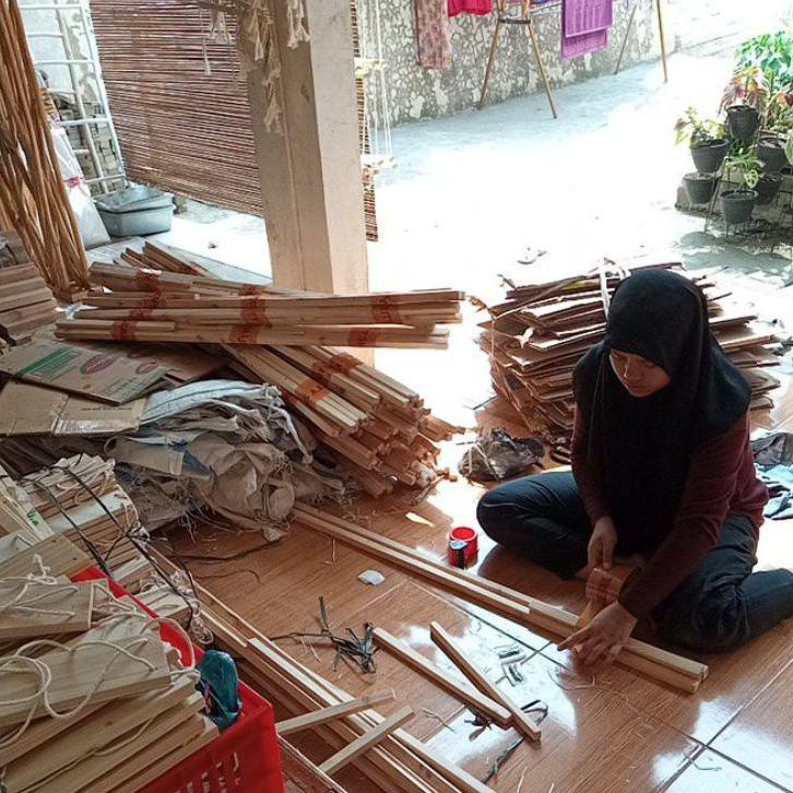 

Special Price.. Wooden Easel 120cm /Standing Poto Kayu Tripod