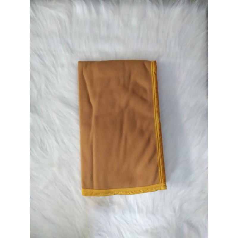 Selimut LUXOR krem beige hotel / motel / kost / asrama / homestay / guest house / oyo / red doorz / 