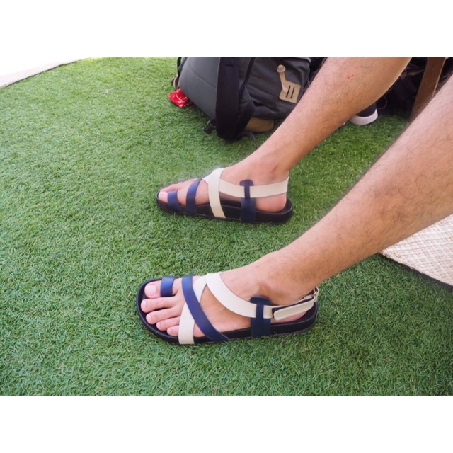Sandal pria traveling