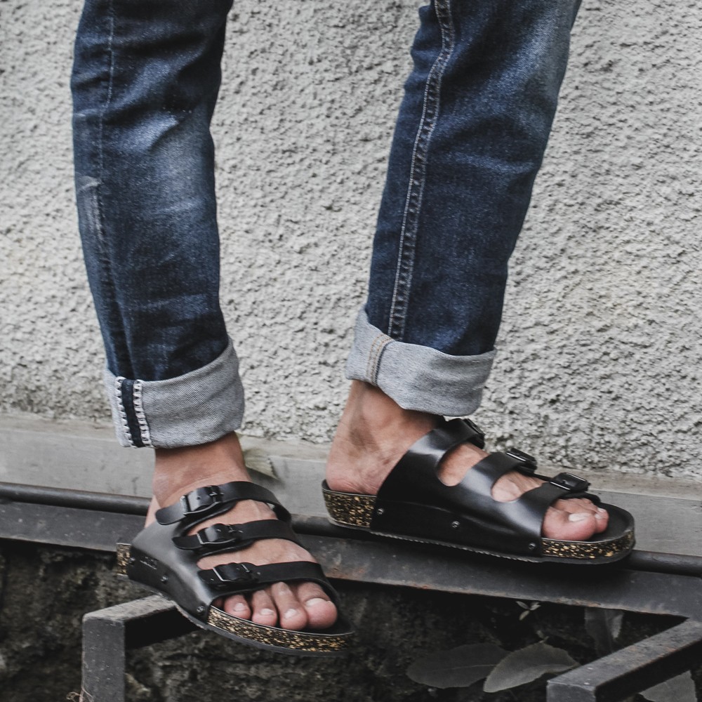 LICHT BLACK - Sandal Kasual Pria Cowok Simple Jalan Outdoor Sendal Santai Casual