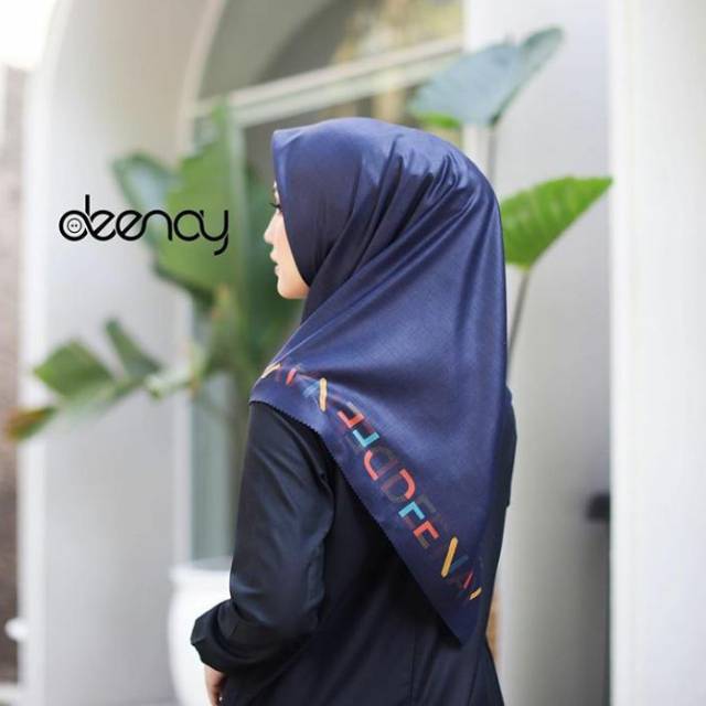 Hijab Segi Empat Voal Ultra Fine Terbaru Deenay Diara Navy