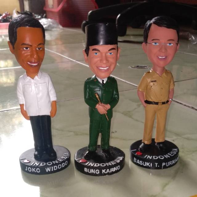 Action figure pajangan tokoh nasional soekarno jokowi ahok