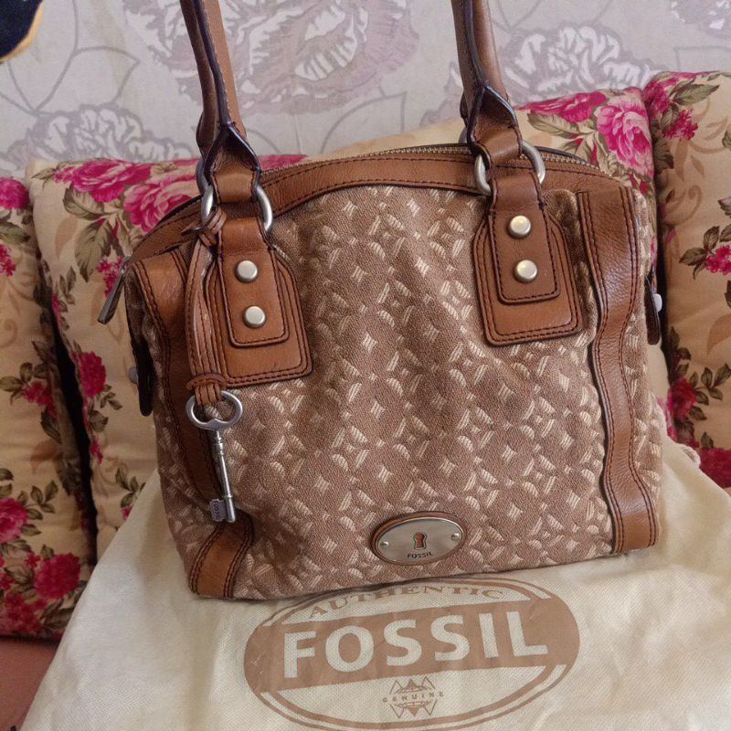 Preloved Fossil