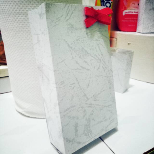 

Kotak souvenir pita cantik