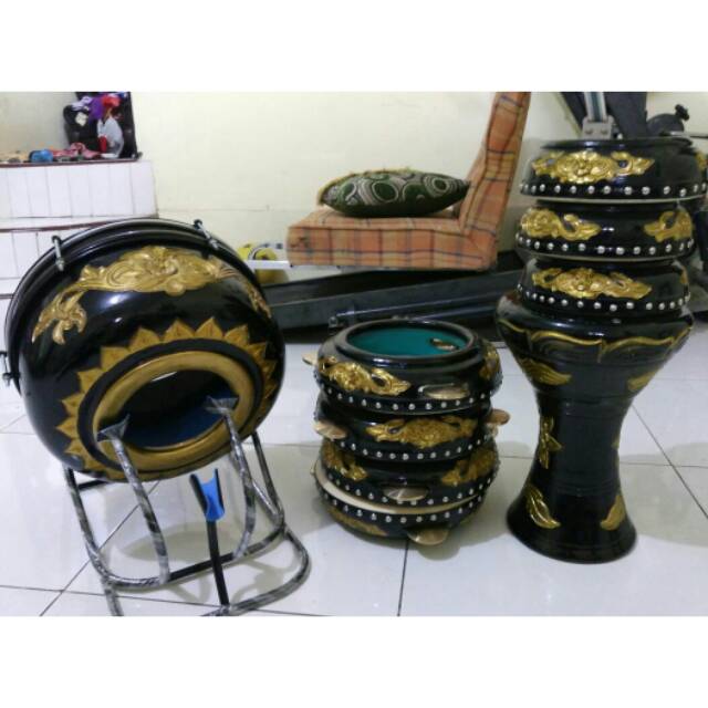 Alat musik hadroh ukir