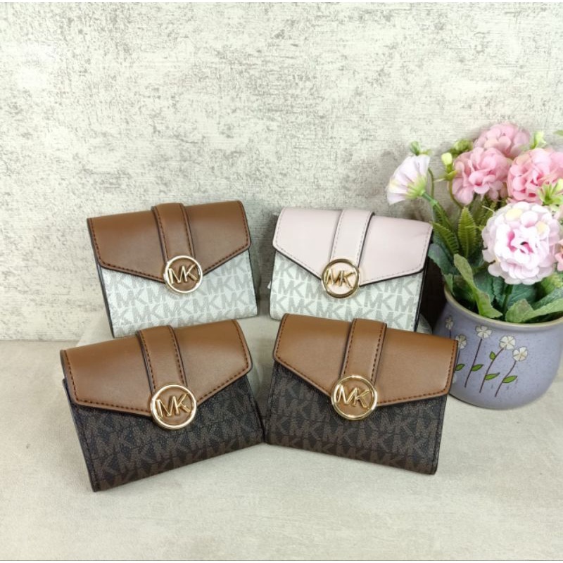 Dompet Wanita MK Carmen Med Flap Wallet Vanilla Brown/ Vanilla Blush/Sign brown