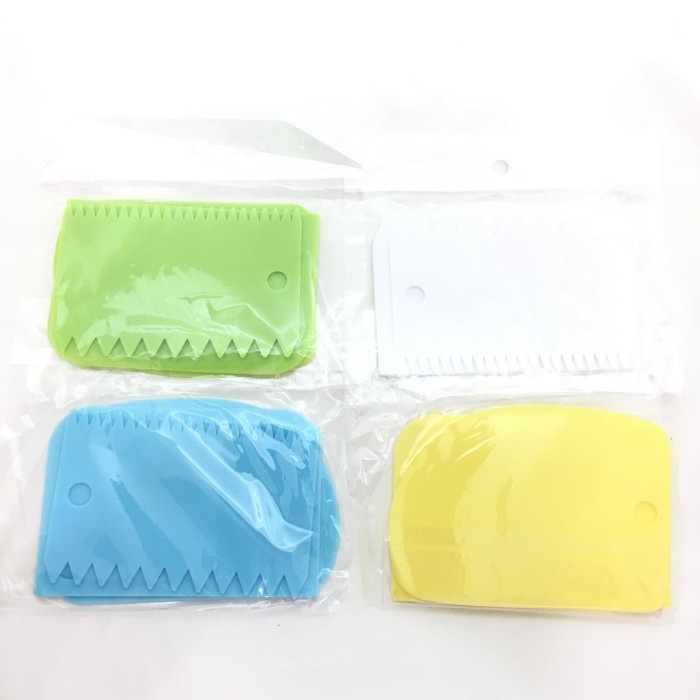 

KUE-PENGHIAS-ALAT- SCRAPER KUE / SCRAPER PLASTIK SET 3 IN 1 -ALAT-PENGHIAS-KUE.