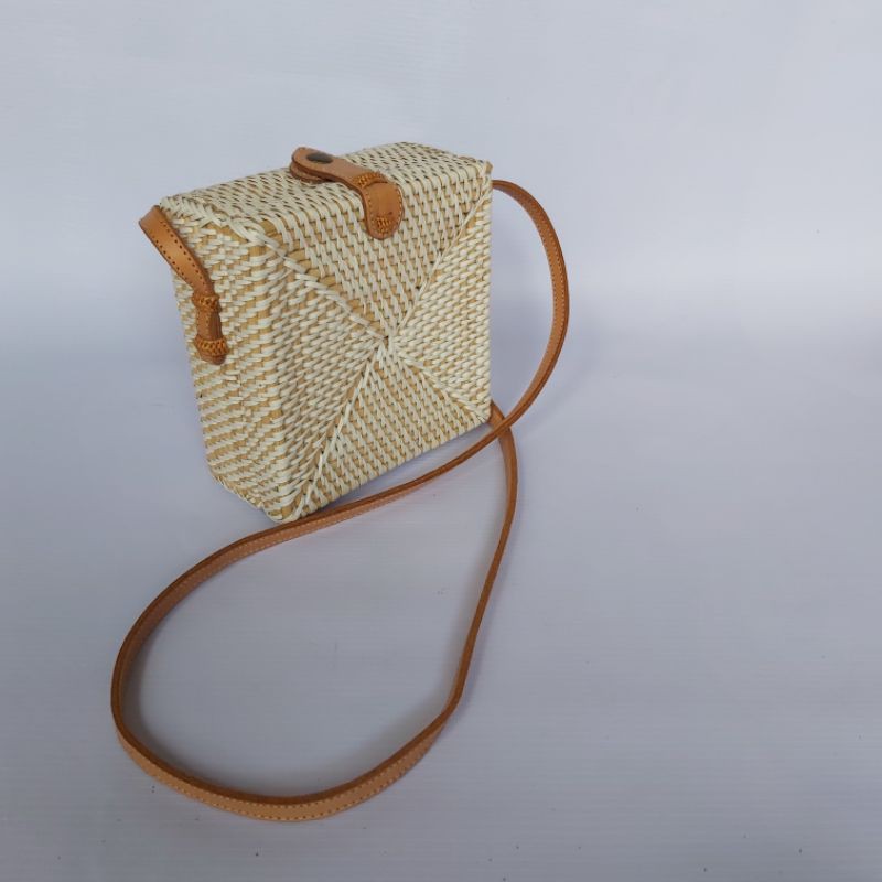 tas rotan kotak