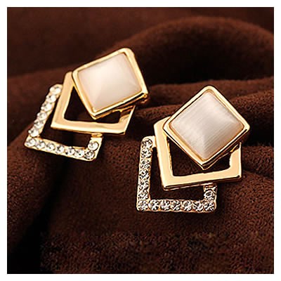 LRC Anting Tusuk Collapsibl Gold Color Square Imitate Cymophane A25559
