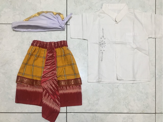 Satu set pakaian adat bayi (6-9bulan)