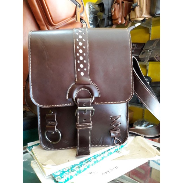 Tas kulit solendang model anyam