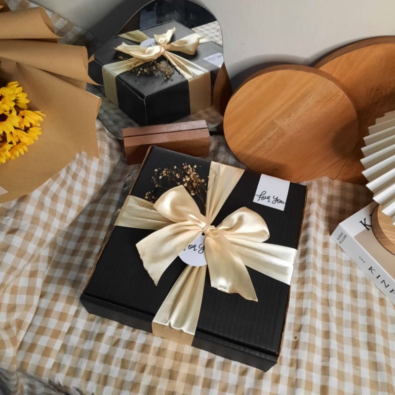 Gift Box Black Cream Ribbon anyong.id/kotak kado/hempers/gift box