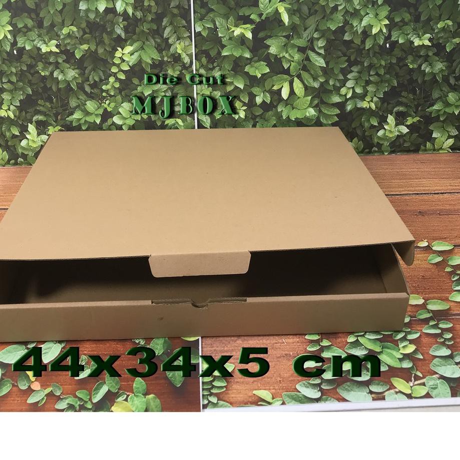 

2.2 SALE Kardus Uk. 44x34x5 cm......Die cut