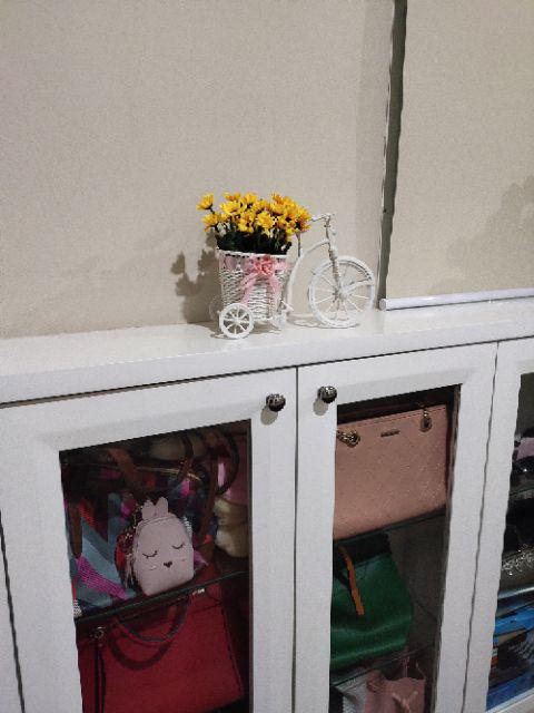 Set Bunga Plastik Matahari Kuntum Dengan Sepeda Rotan Besar