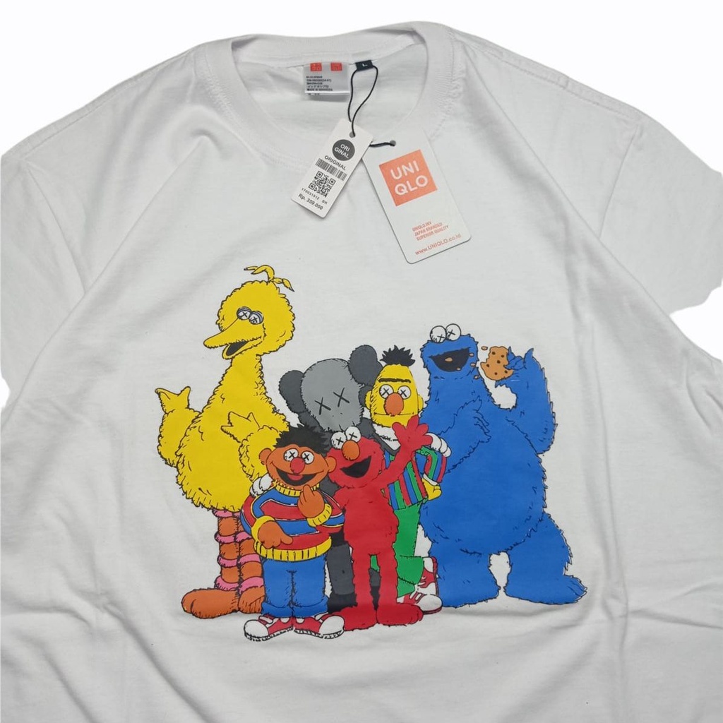kaos uniqlo series elmo pakaian dewasa unisex-1