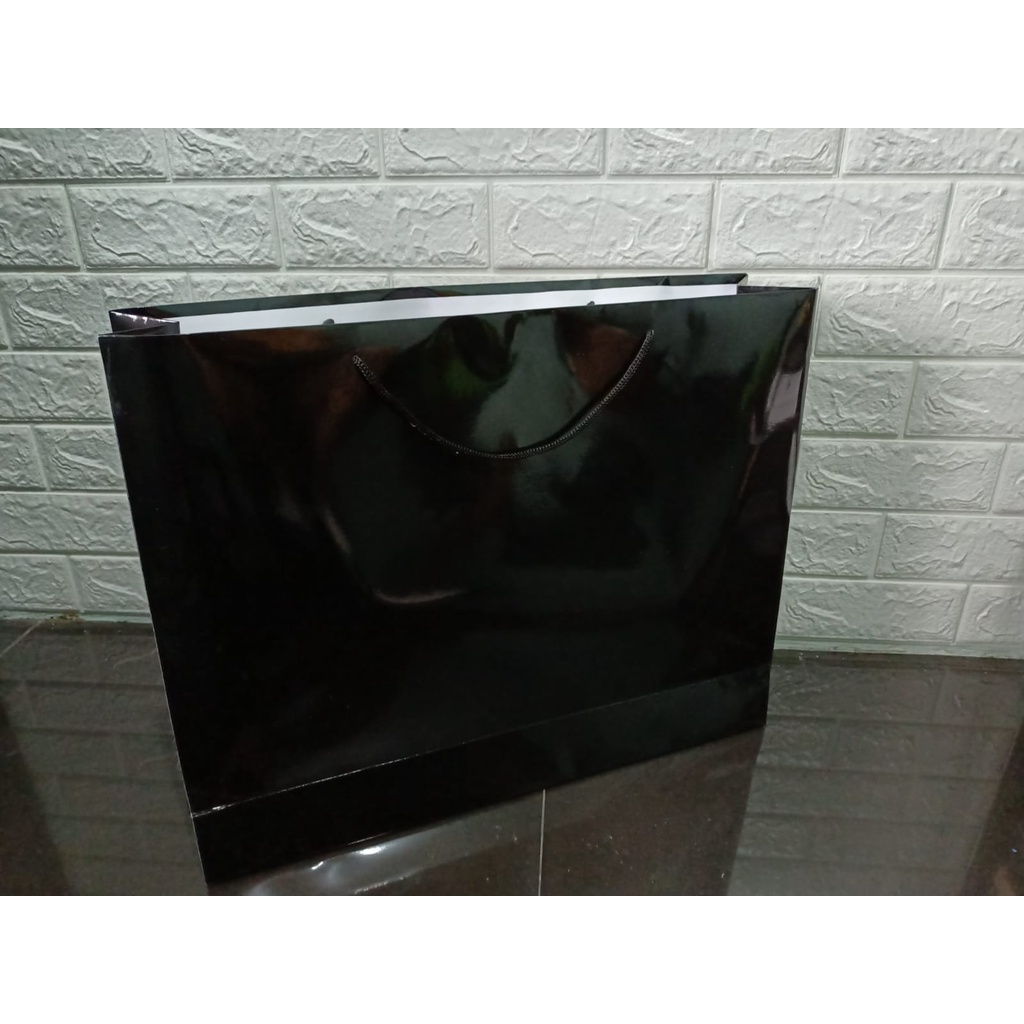 

Paperbag Super Jumbo Exclusive Glossy (Uk. 50 x 12 x 40 cm)