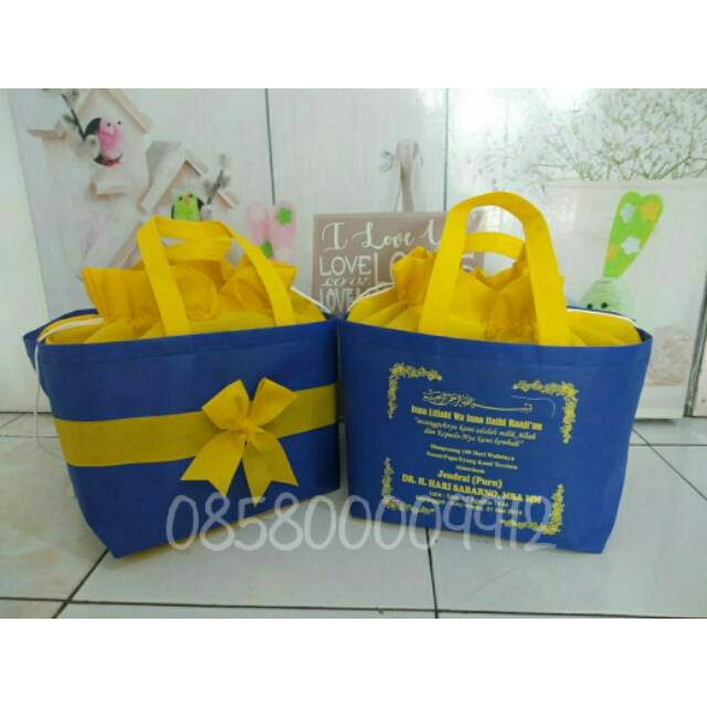 

tas souvenir berkat serut sablon+pita muat Dus 20x20 cm