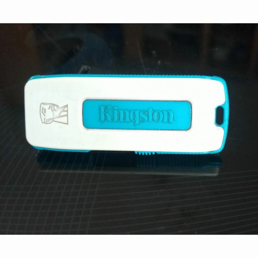 Flashdisk legend data traveler Kingston ori 8 GB