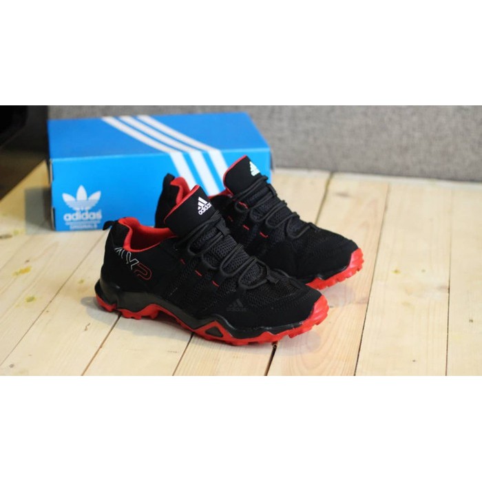 Dijual SEPATU SNEKAERS ADIDAS AX2 LOW PRIA BLACK SOL RED MURAH TERLARIS Limited