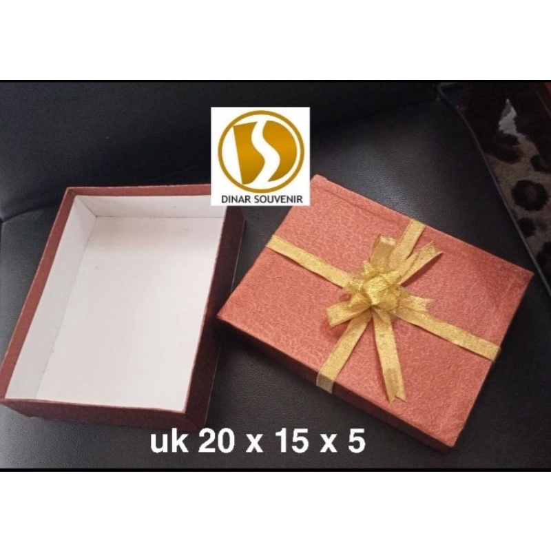 

BOX KOTAK KADO EKSKLUSIF / GIFT HAMPERS UKURAN 20 X 15 X 5