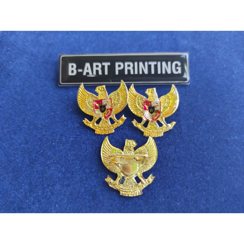 Pin Garuda Kuningan Resin Glass