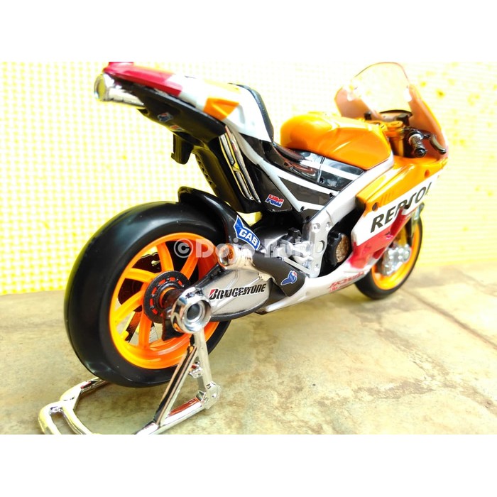 Diecast Miniatur Motogp Dani Pedrosa 2014 1:18