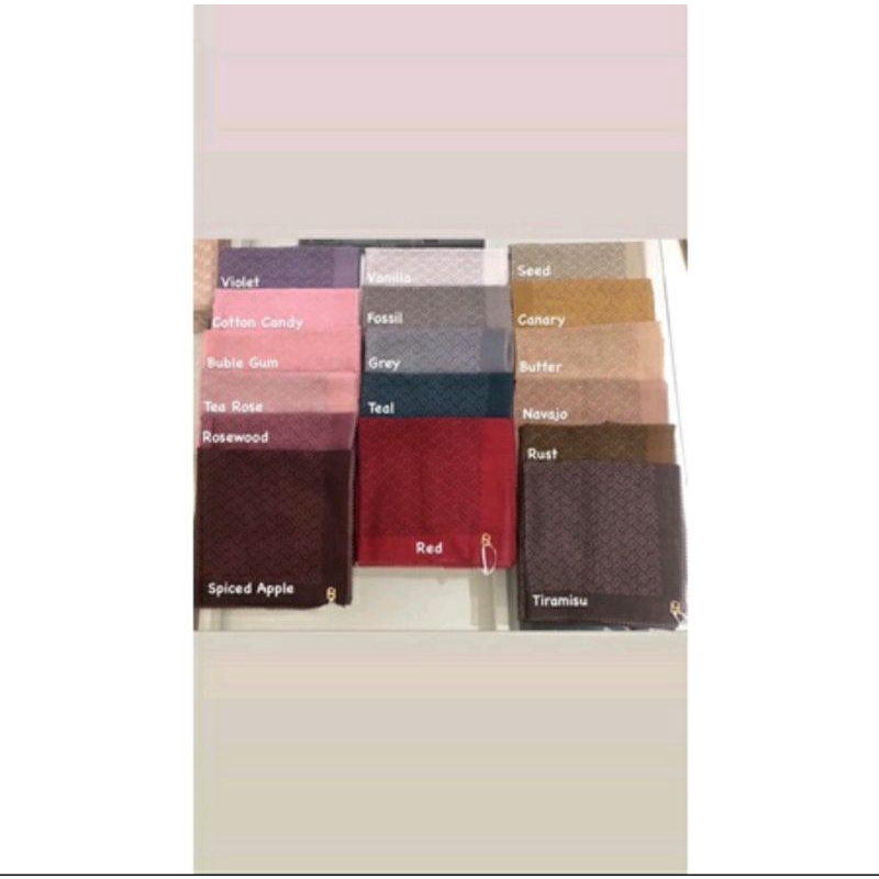 Tapis Square Buttonscraves