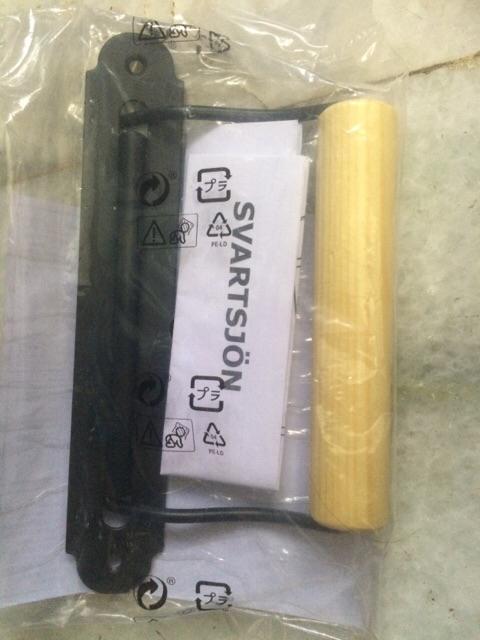 Svartsjon Tempat Tisu Toilet, Hitam