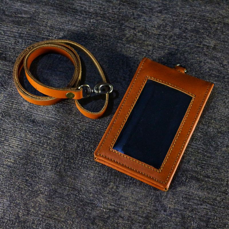 

ID CARD HOLDER KULIT MODEL FLIP NAME TAG KULIT ASLI WARNA TAN UNIK
