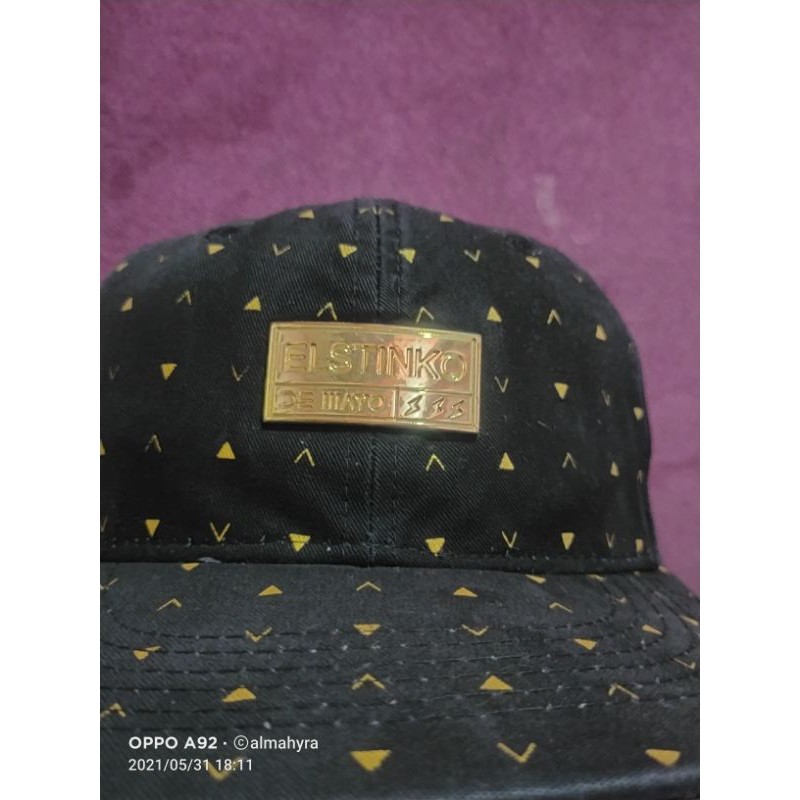 Topi elstinko logo besi emas