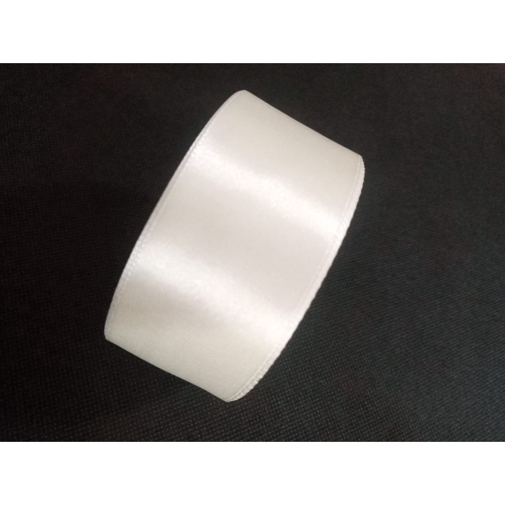 

Pita Satin BW Ukuran 4 CM/1,5 INCH Per ROLL