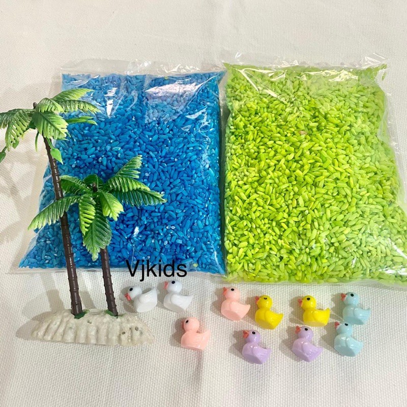 paket beras warna, miniatur hewan dan pohon kelapa untuk bermain sensory anak