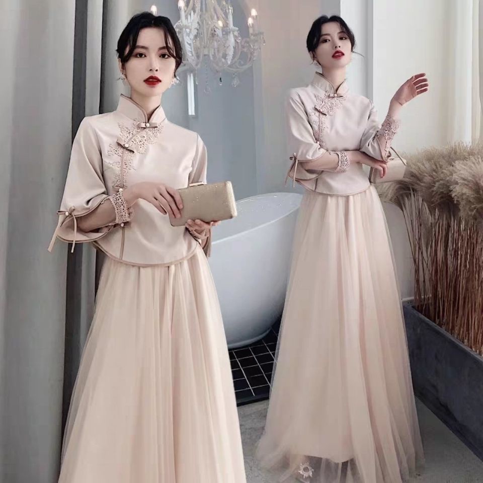 Bridesmaid dresses are long and elegant. You can usually wear Chinese retro improved cheongsam weddi