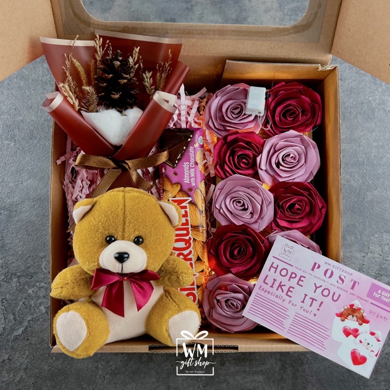 

Bloom Box Ready Stock / Hadiah Romantis / Hadiah Pacar / Bloom Box / Hadiah Lucu / Gift Box Bunga / Hadiah Ultah / Hadiah Wisuda / Birthday Gift / Hadiah Cewek / Hadiah Unik / Graduation Gift / Gift Box Murah / Hadiah Murah