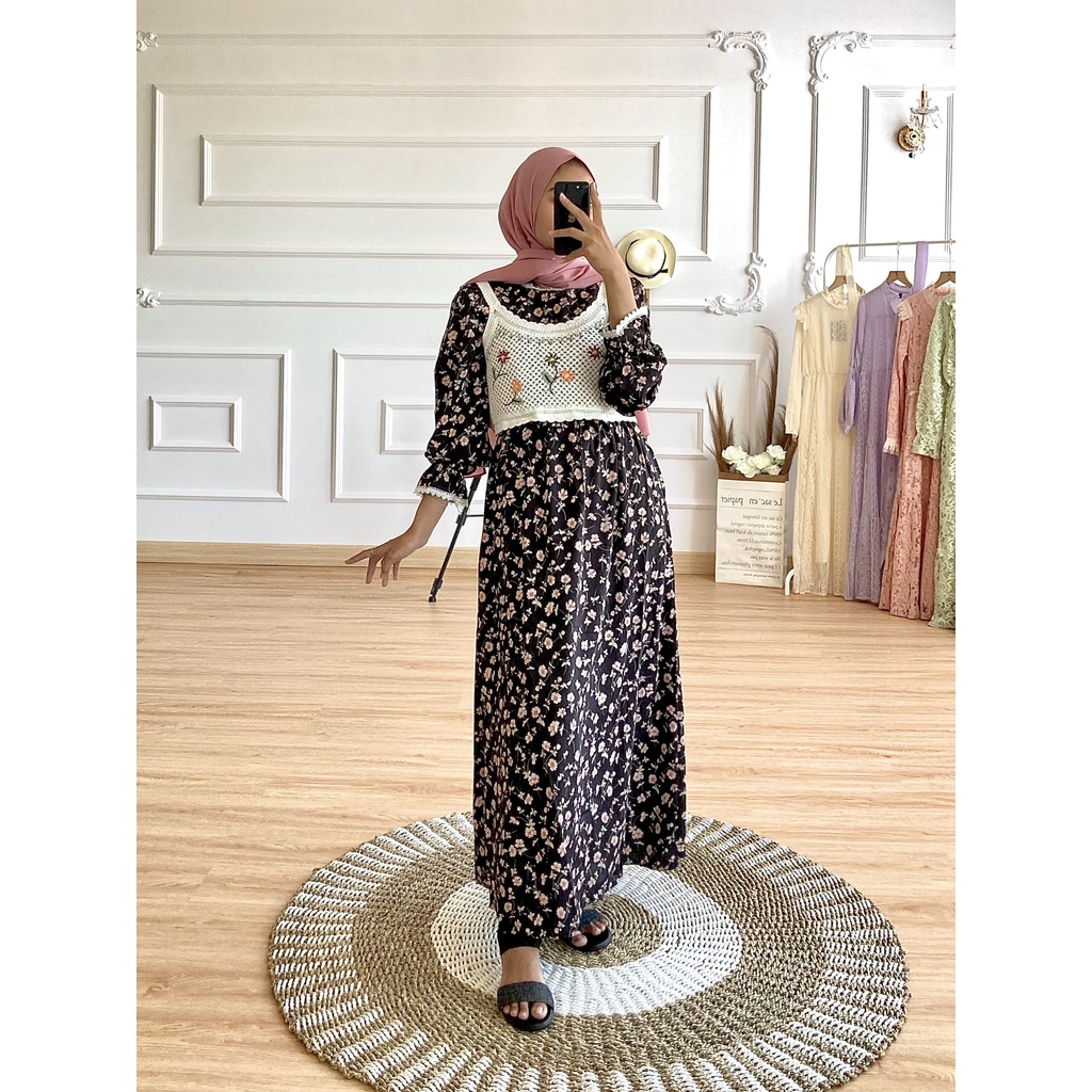 Sunmi Maxi Floral Dress with Floral Vest 2 in 1 Set / Gamis Casual Wanita Motif Bunga dengan Rompi Bunga Rajut Import