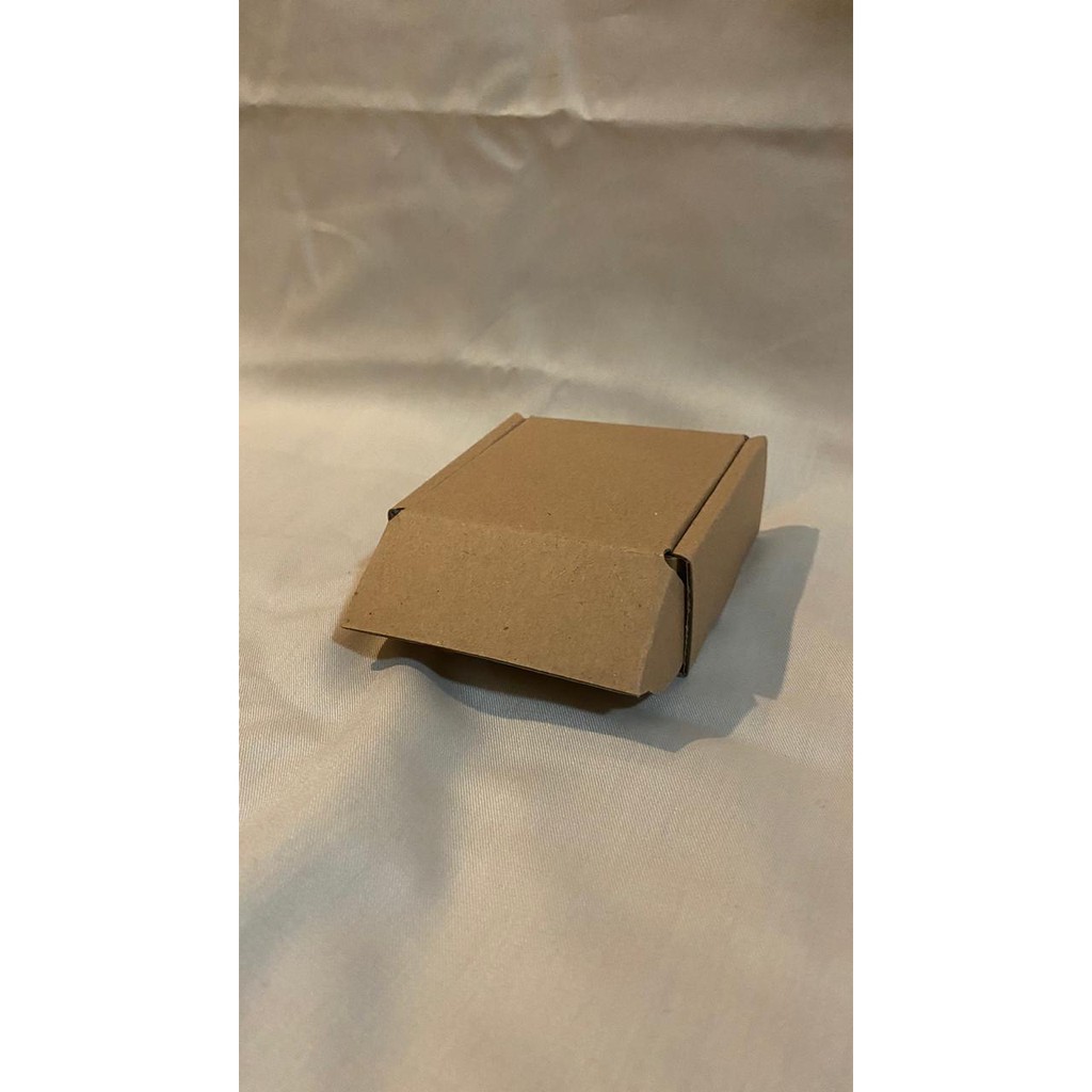 

Kotak Kardus Packaging Dus Kecil Polos Ukuran 10.5x10.5x5cm