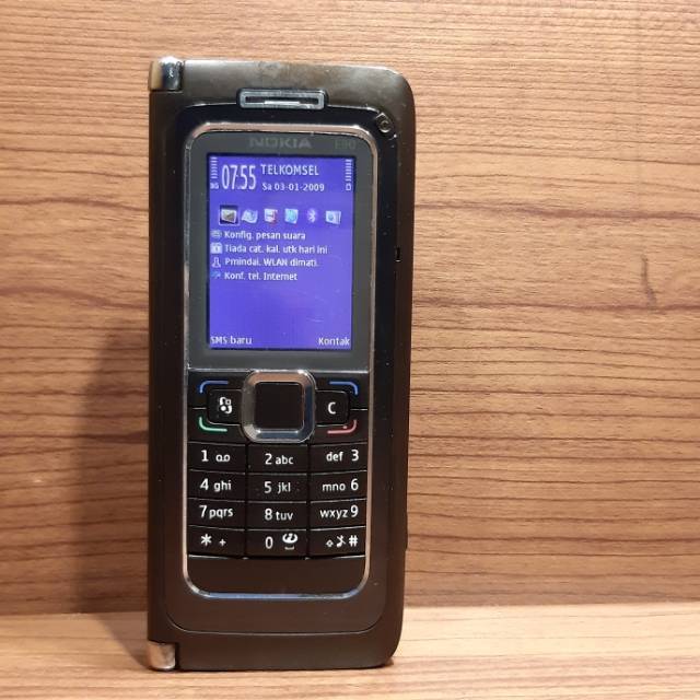 HP Handphone Nokia E90 Communicator Mulus Collector Item Not 9210 Or 9110 or 9000